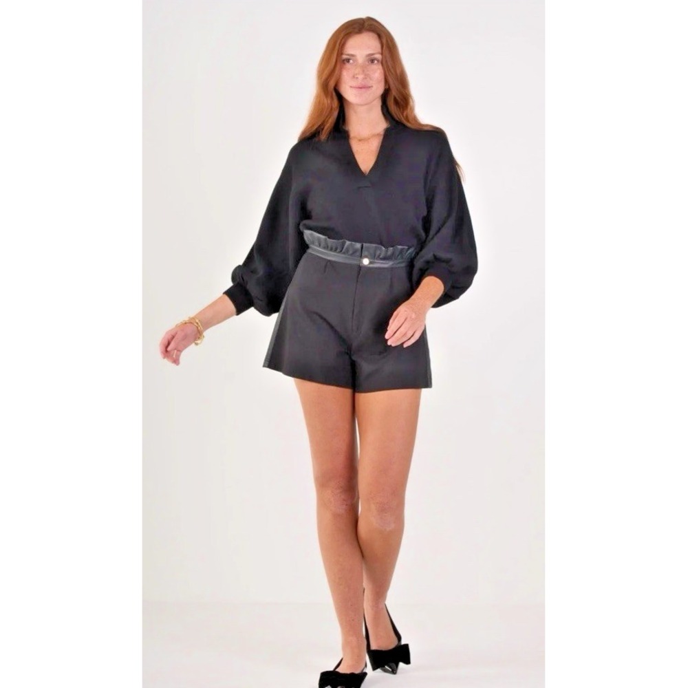 Emily McCarthy Size Large Paperbag Faux Leather Tuxedo Ruffle Shorts Black Ponte